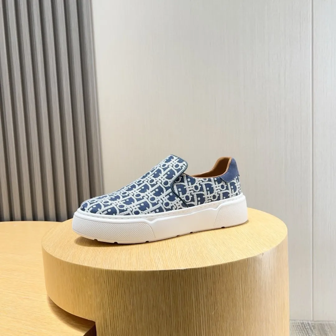 Men's men's shoes💰P380💰[DIOR] Dior's new slip-on shoes🆕Exclusive hot-selling items✨Very comfortable on the feet, fine workmanship Material: Original fabric➕High-quality sheepskin lining + original wear-resistant outsole👍🏻Features: High-end and comfortable, purely handmade to create the perfect shoe that suits you best. Number of yards: 38–45